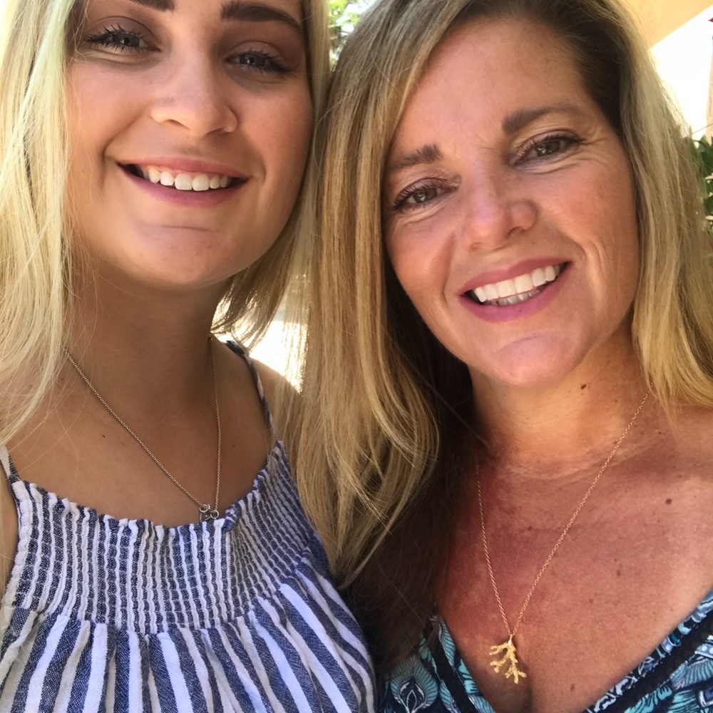 Meet your Posher, Lorie